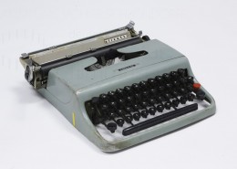 HOMO FABER // Requisit / Schreibmaschine